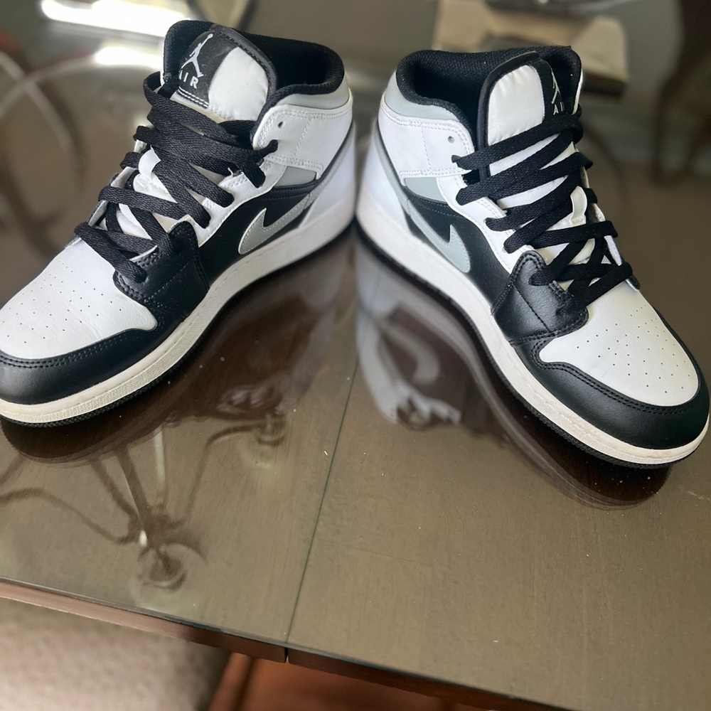 Air Jordan 1 Kids Sneakers Black and White 7Y